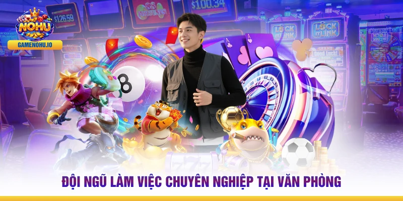 Đội ngũ làm việc chuyên nghiệp tại văn phòng